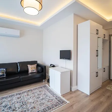 Pleasant With Central Location Near Popular Attractions In Appartement